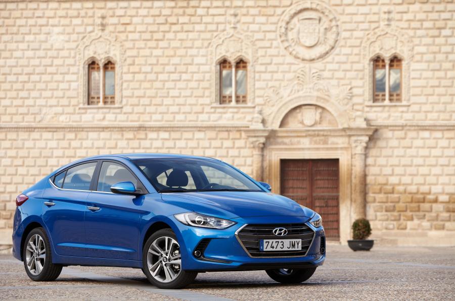  Hyundai Elantra 2016 года  (фото 24 из 30)